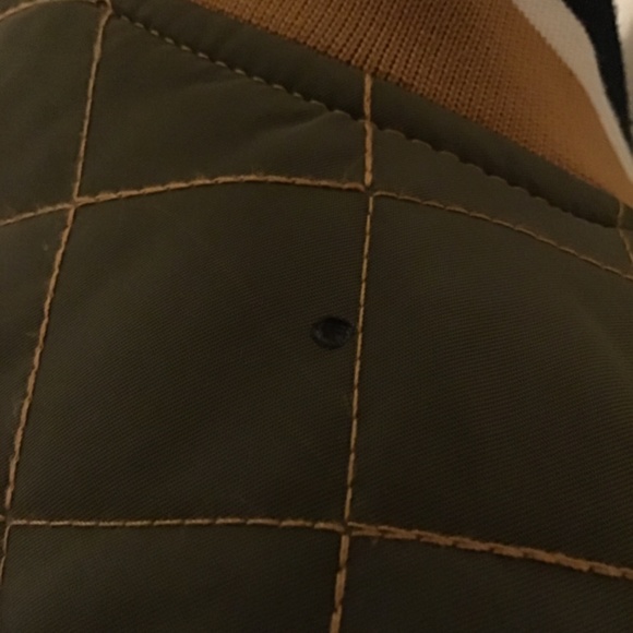 🔥SALE! BLAC-LEAF, QUILTED JACKET SIZE 4XL, HAS ONE SMALL HOLE ON RIGHT SHOULDER - Picture 4 of 5